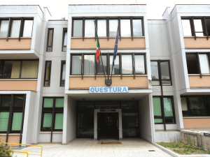 La Polizia vicina agli immigrati